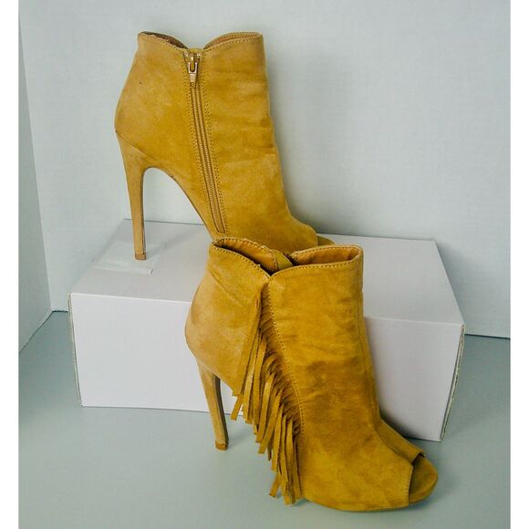 QUPID WOMEN’S TAN OPEN TOE SUEDE W/FRINGES 5 INCH ANKLE BOOTS. SIZE 9 - Picture 2 of 4